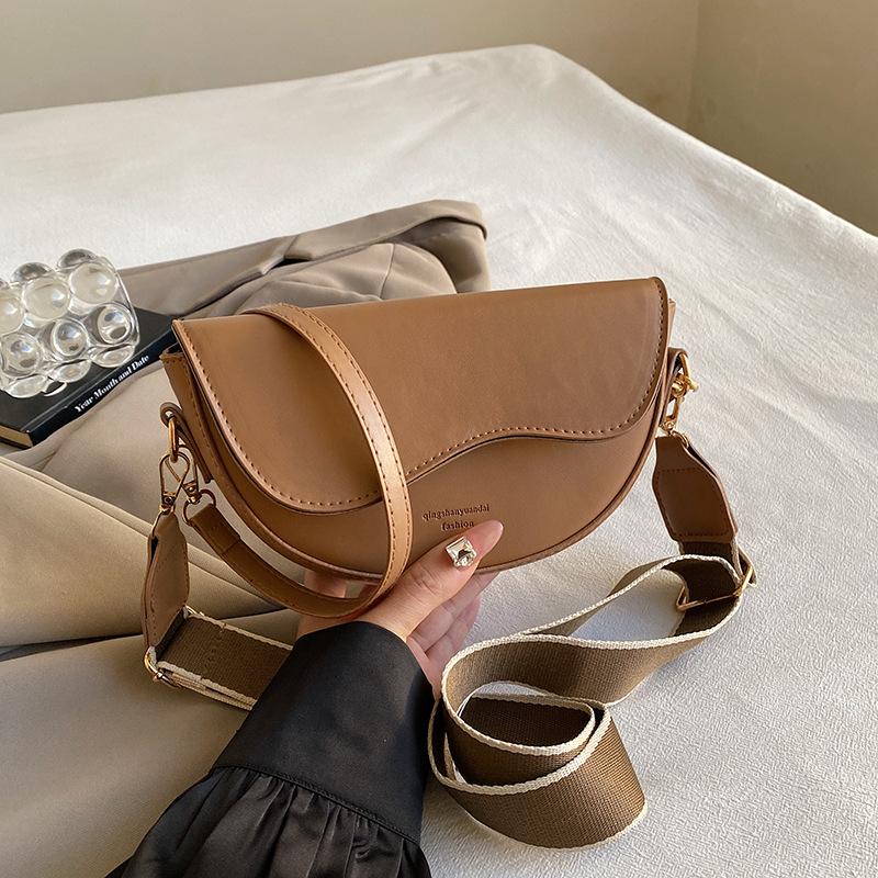 

Bag Women 2025 Autumn New Simple Casual One Shoulder Underarm Bag Niche Fashion Trend Crossbody Saddle Bag Women хакі
