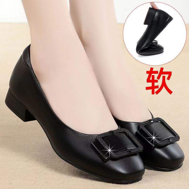 

Маленькие кожаные туфли женские 2025 весна и осень новые корейская версия британский стиль круглый носок плоская подошва повседневные лоферы на одной педали 40