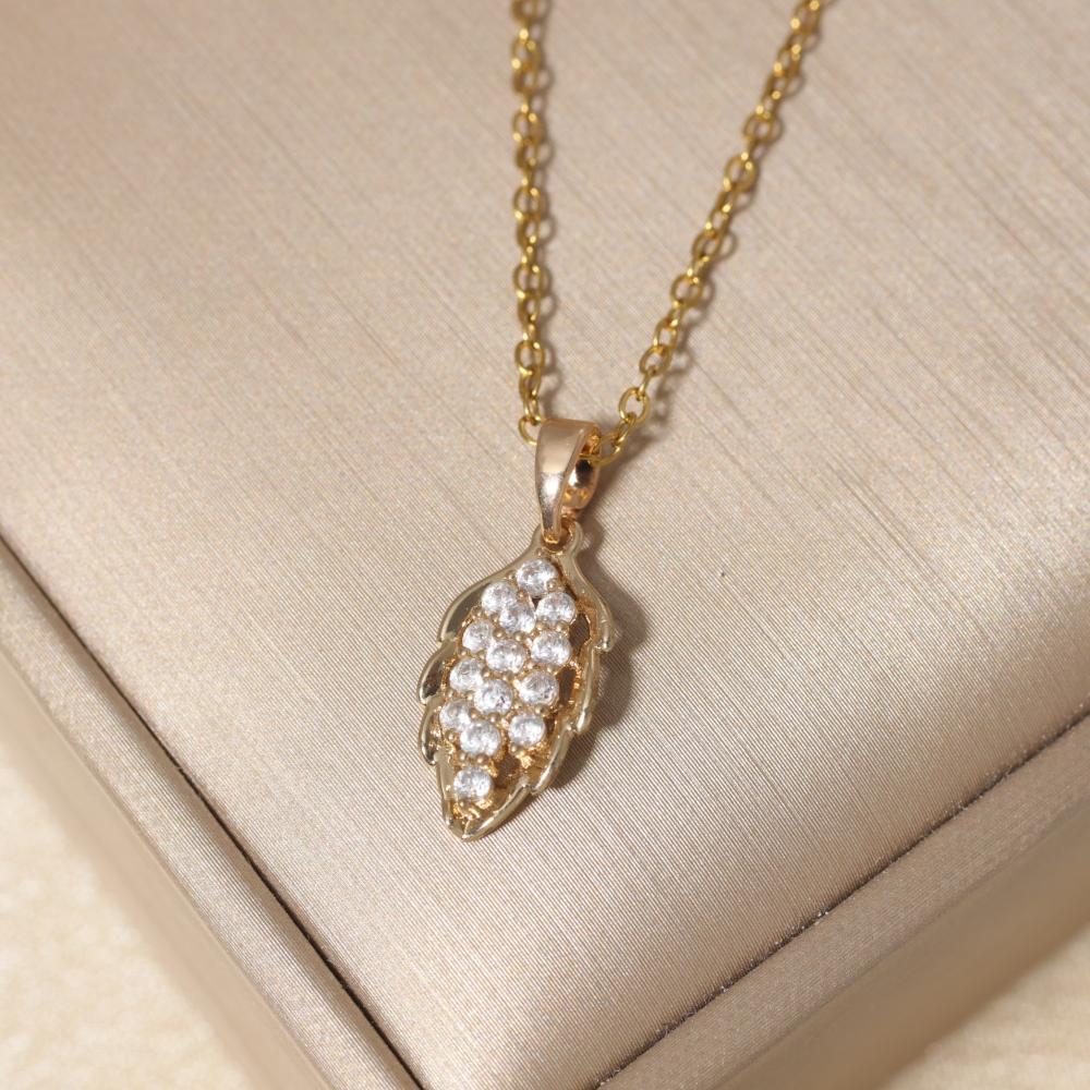 leaves Shape Pendant Necklace for Women Golden Stainless Steel Clavicle Chain Wedding Party Daily Wear Jewelry Accessories