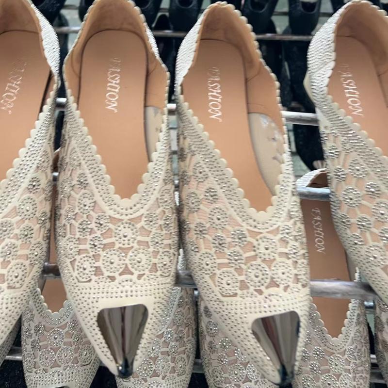 

Fashion Chunky Lace Sexy Pointed Toe Women Shoes Summer 2025 Designer Mid Heels Shallow Mature Dress Woman Shoes Pumps Mujer Zapatos 35 бежевый