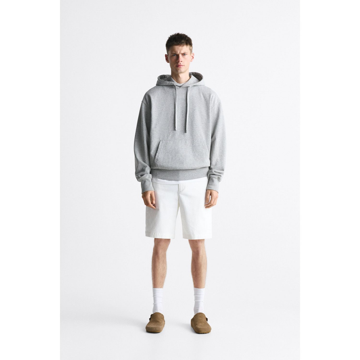 

BASIC HOODIE