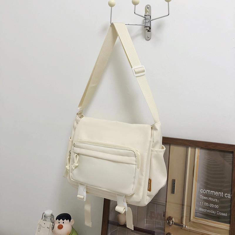 High Capacity Retro Canvas Bag Unisex Style Perfect For Daily Use With Zipper Closure