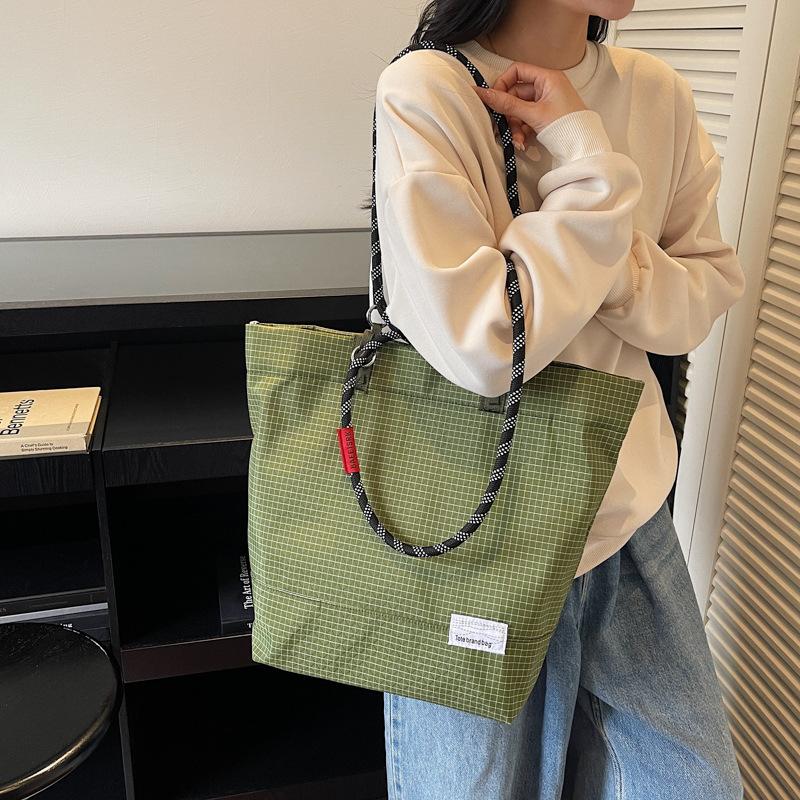 The Bags Family Women's Green Climbing Rope Outdoor Waterproof Lightweight Casual Nylon Bag Strong Wear-Resistant Large-Capacity Commuter Tote Bag