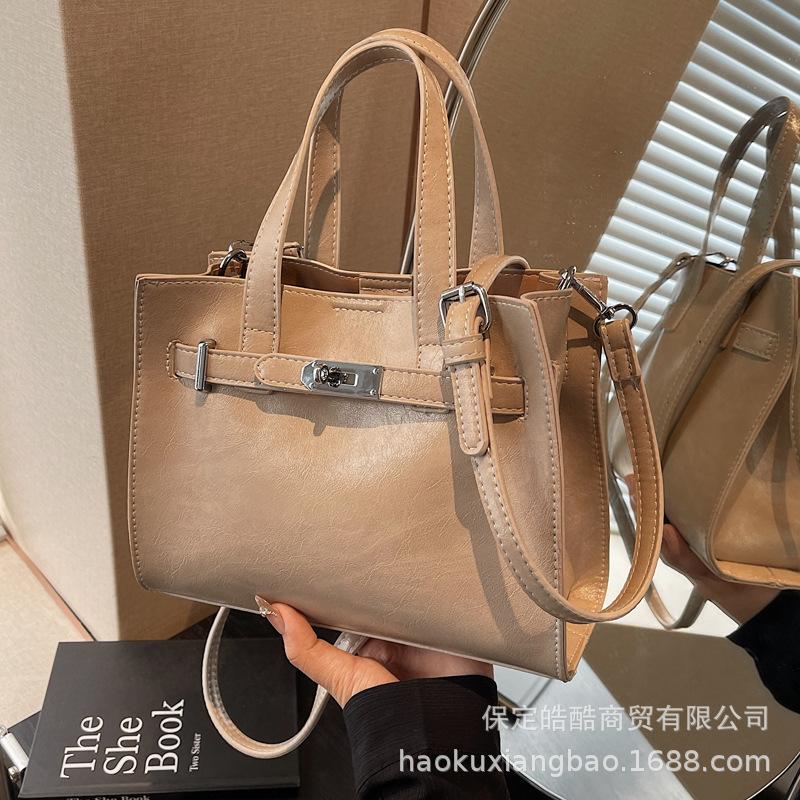 Niche bag women's 2025 new spring and summer versatile shoulder messenger bag popular this year portable leisure bag