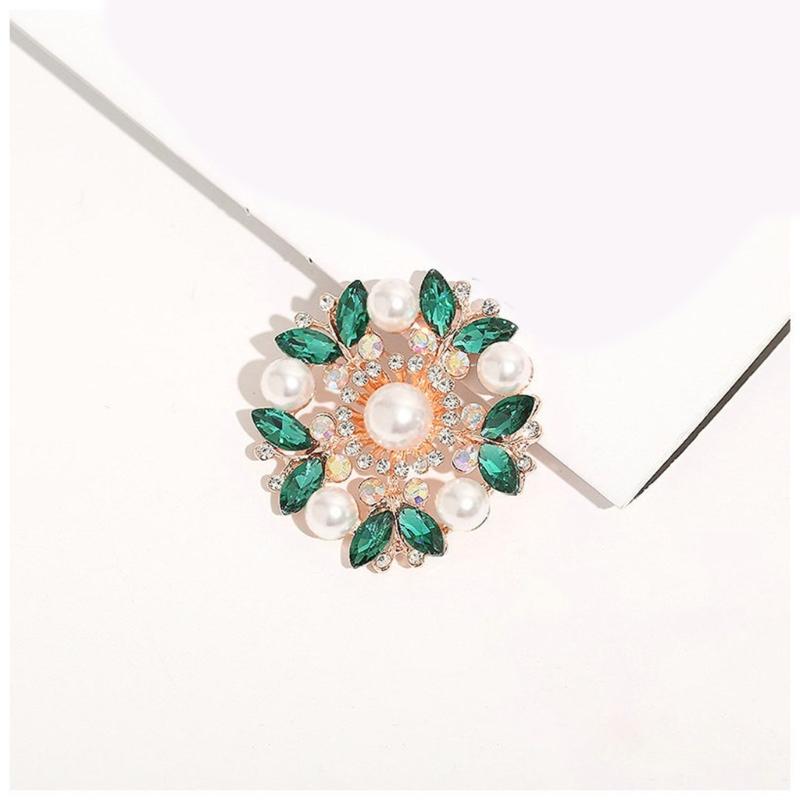 Elegant Crystal Pearls Flower Brooch For Women Vintage Rhinestones Scarf Pin Multi Purpose Jewelry Gift