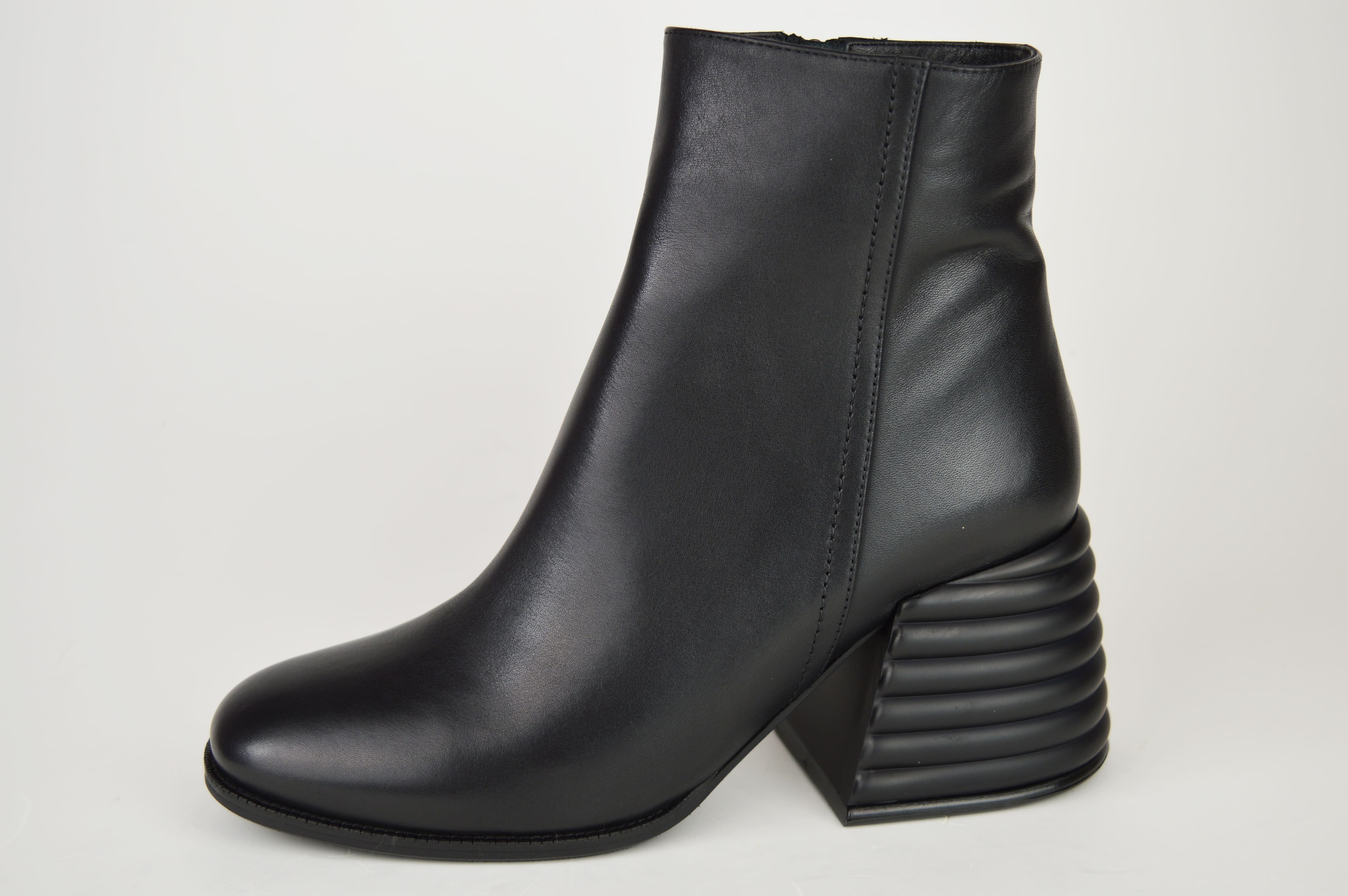 

Черевики на підборах Lottini 53580 36 39 чорний