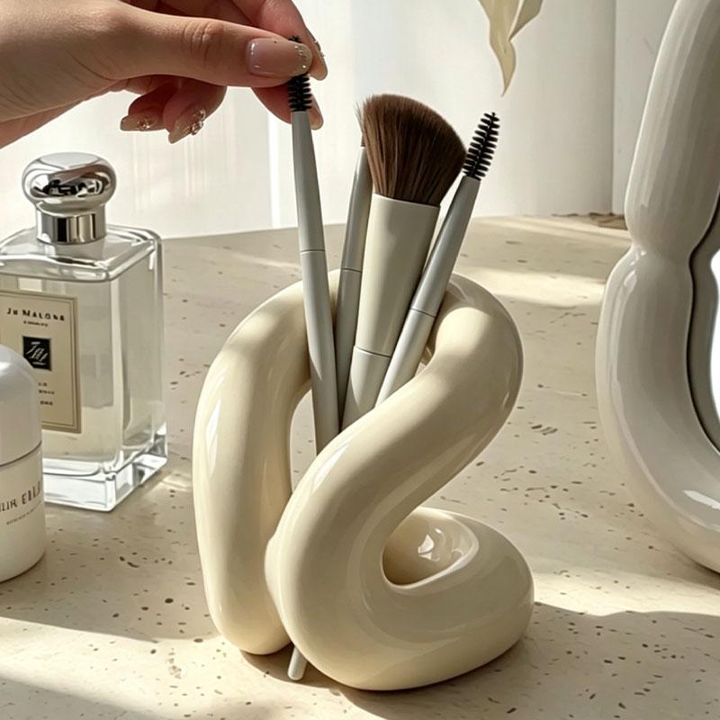 Knot Ceramic Makeup Brush Holder Modern Abstract S-Shape Cosmetic Organizer Decorative Vanity Cup for Brushes Lipsticks & Beauty Tools