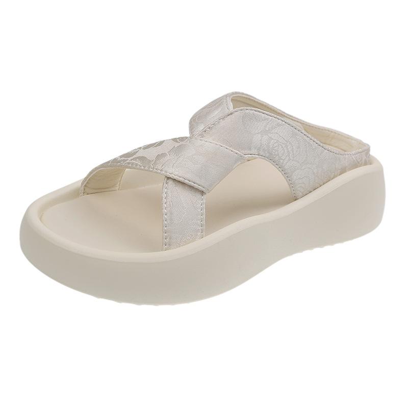

High-value beach sandals for women 2025 new thick-soled, lightweight and versatile, fashionable and casual, one-word cool slippers for women 35