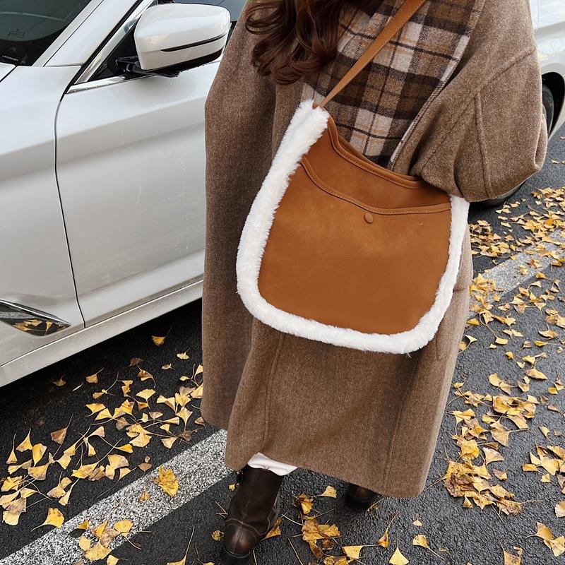 

Женские осенне-зимние сумки 2025 новые сумки из овечьей шерсти ретро плюшевые сумки-мессенджеры нишевые пушистые сумки через плечо