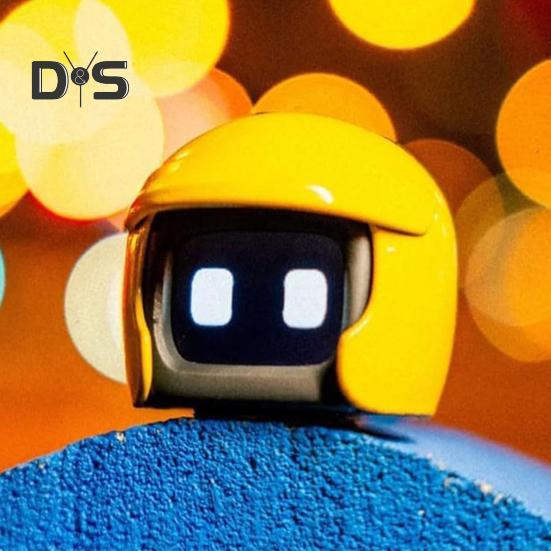 Helm-Auto-Roboter, süßer Fahrkumpel, Roboterfigur, Spielzeugauto, Armaturenbrett, Mini-Ornament, Geschenk für Roboterliebhaber