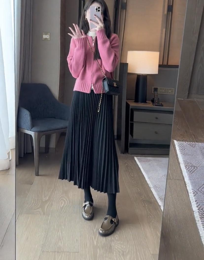 

Women s High-Waisted Wool A-Line Skirt: French Chic, Warm, Slimming, and Versatile for Autumn and Winter. Small чёрный