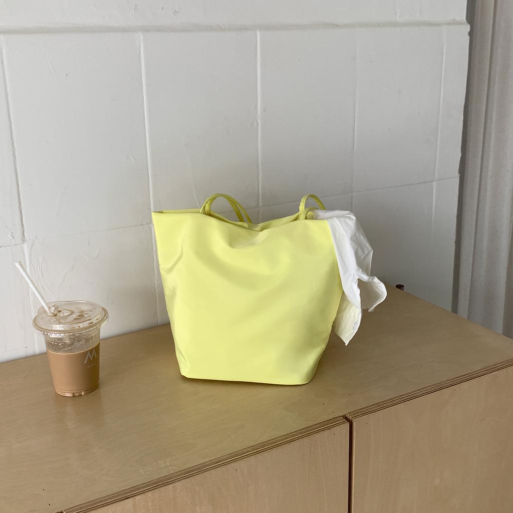 Korean Style Nylon Tote Shoulder Bag for Women Large Capacity Lightweight Bucket Bag Fashionable Versatile Commuter Handbag