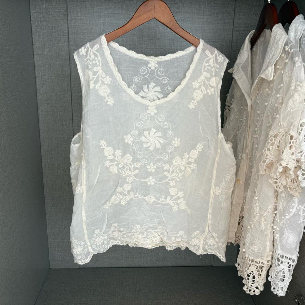 - débardeur en coton catty à travers une sangle à viande sans manches top littéraire rétro ample gilet brodé de dentelle