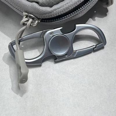 Portachiavi in Lega di Zinco Fidget Spinner Robusto Gadget EDC Apribottiglie Strumento Multifunzione 3-in-1
