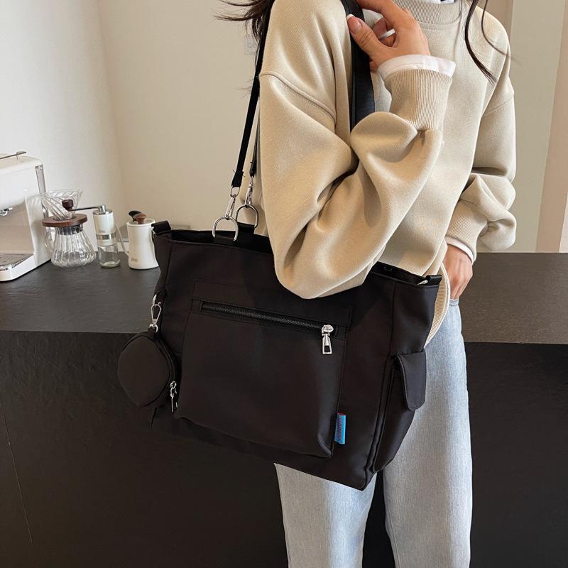 Commuter To Work Women's Messenger Bag 2025 Casual Fashion Small Fresh Casual Shoulder Bag Men's and Women's Commuter Small Satchel