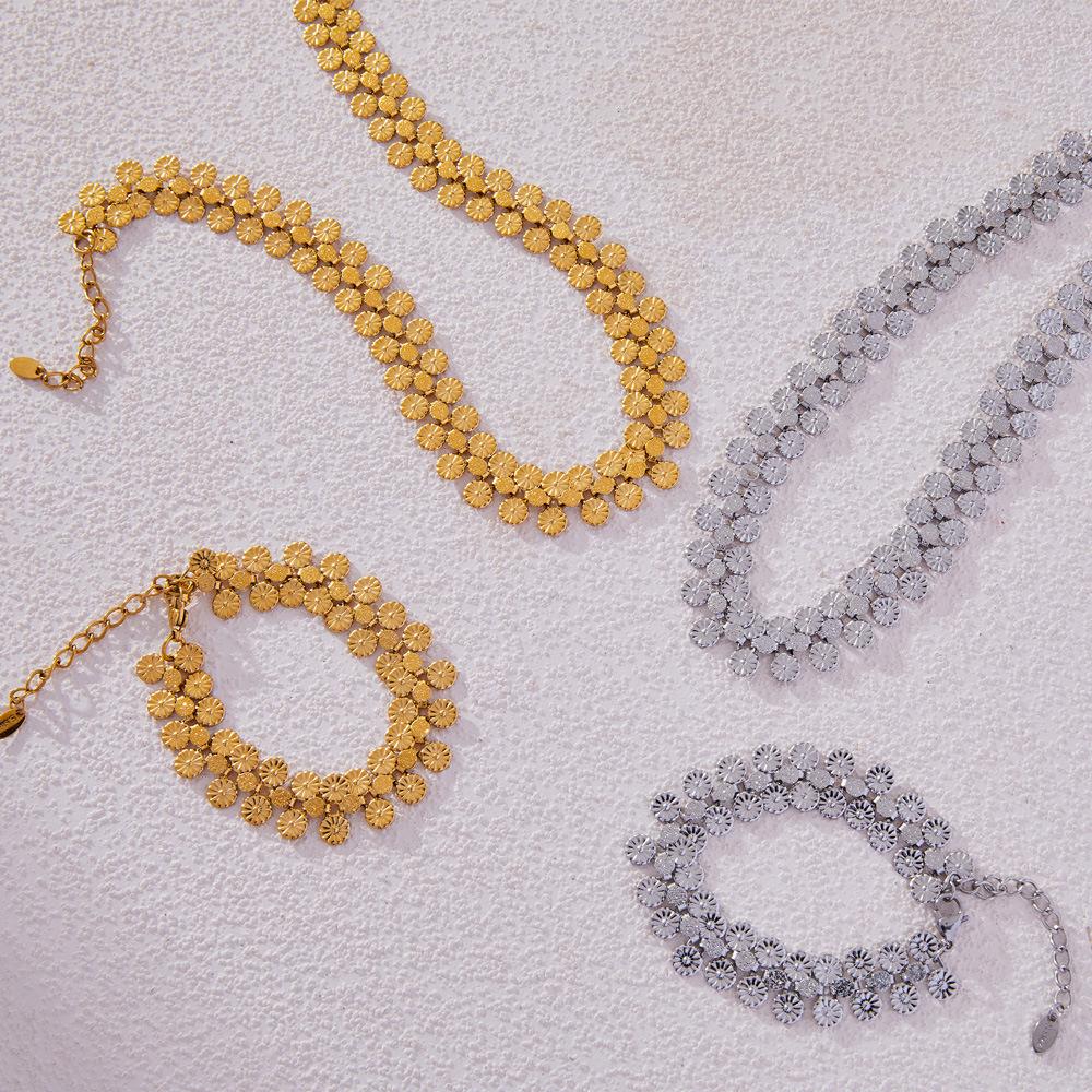 Chic Retro Floral Necklace & Sun Pattern Bracelet - Versatile, Light Luxury Accessories for Women