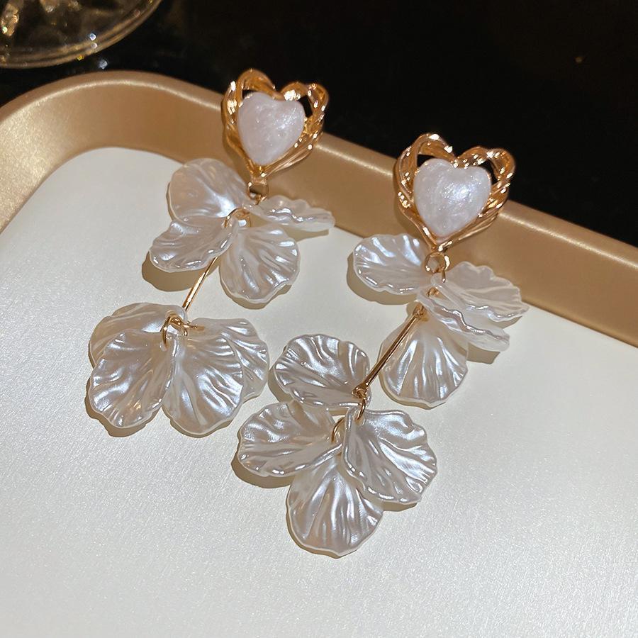 Luxuriöse Rote Blume Quastenohrringe: Stilvolle, Hochwertige Statement-Ohrstecker für Damen