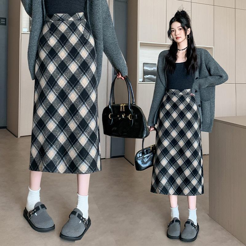 

Plus Size Women s High Waist Plaid Wool Mid-Length Skirt in Korean Style Medium чорний