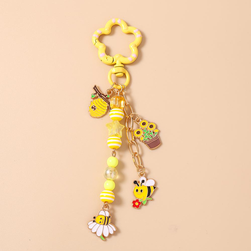 Cute Enamel Flower Bee Keychain Handmade Beaded Key Ring Pendants for Women Girls Handbag Decor DIY Key Chain Jewelry Gifts