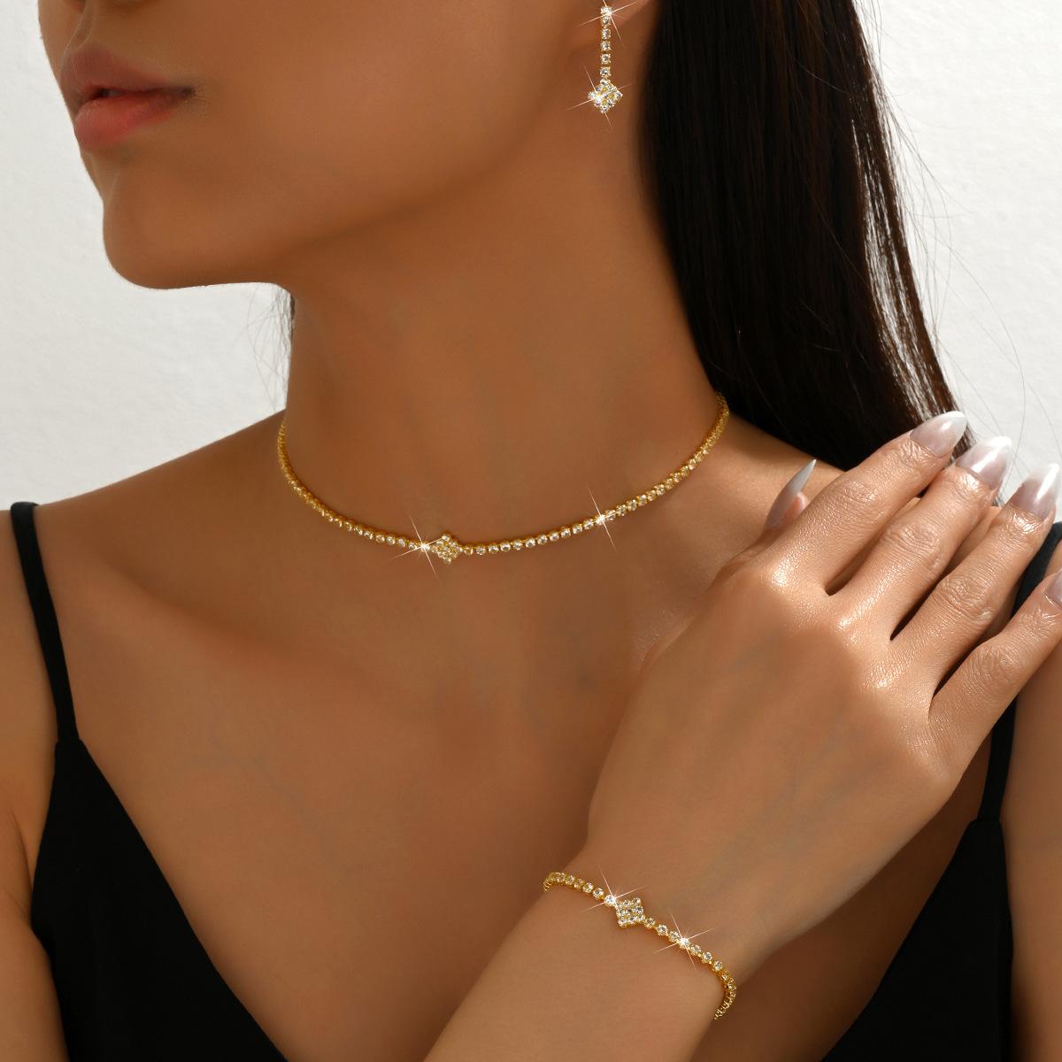 

Personality Premium Versatile Claw Chain Necklace Stud Earrings Bracelet Gold Silver Black Three