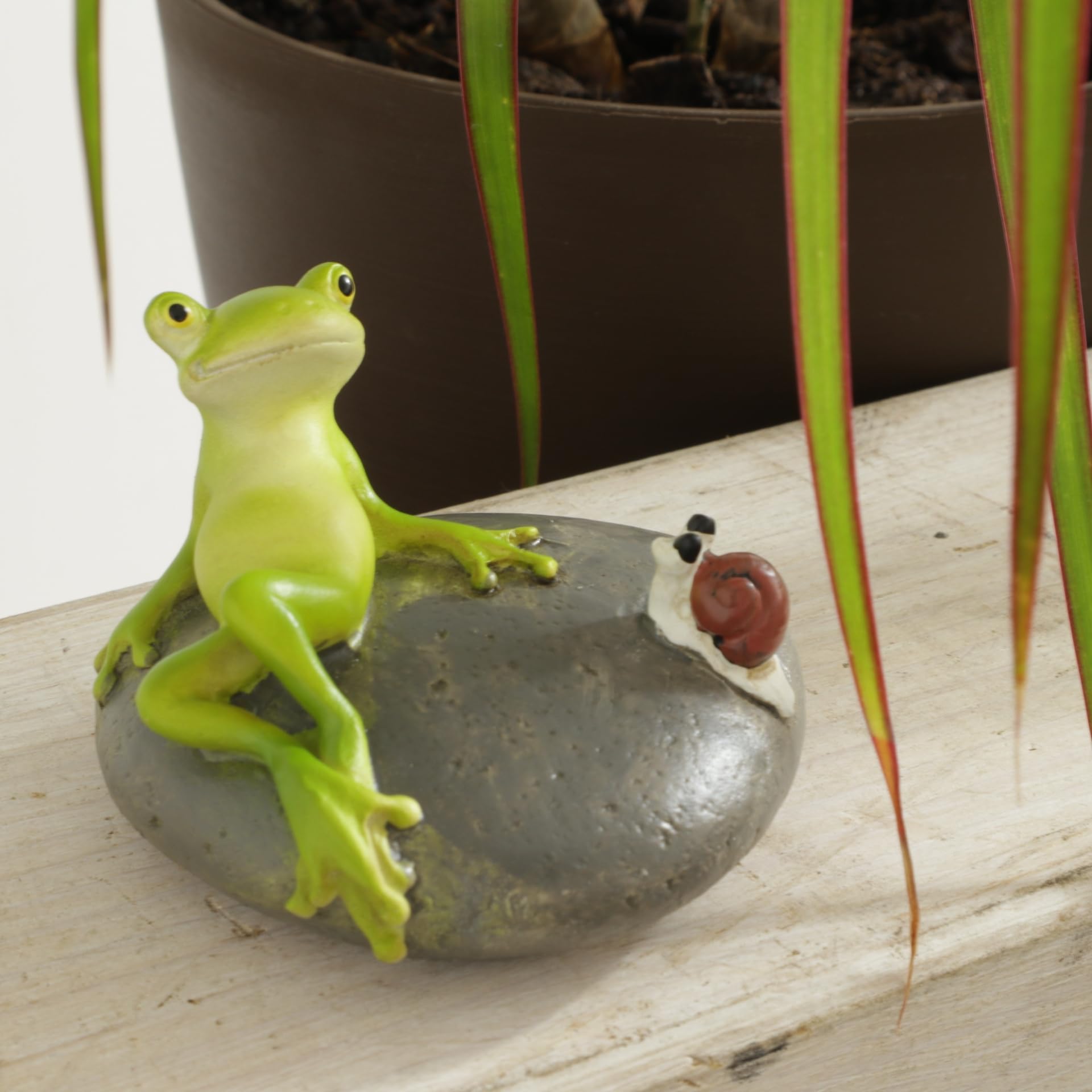 

Kawabata Trading Relaxing Frog Figurine 1202PKC013 Frog Goods