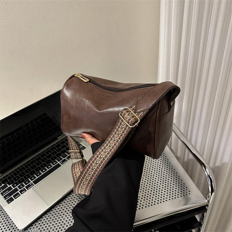 Women's Faux Leather Vintage Small Square Bag Fashionable Wide Strap Shoulder Crossbody Bag with Zipper Pocket