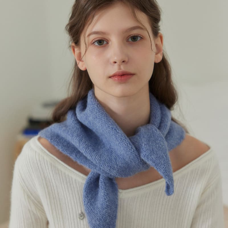 murmur [Free Pearl Earrings] Soft triangle muffler (4 colors)