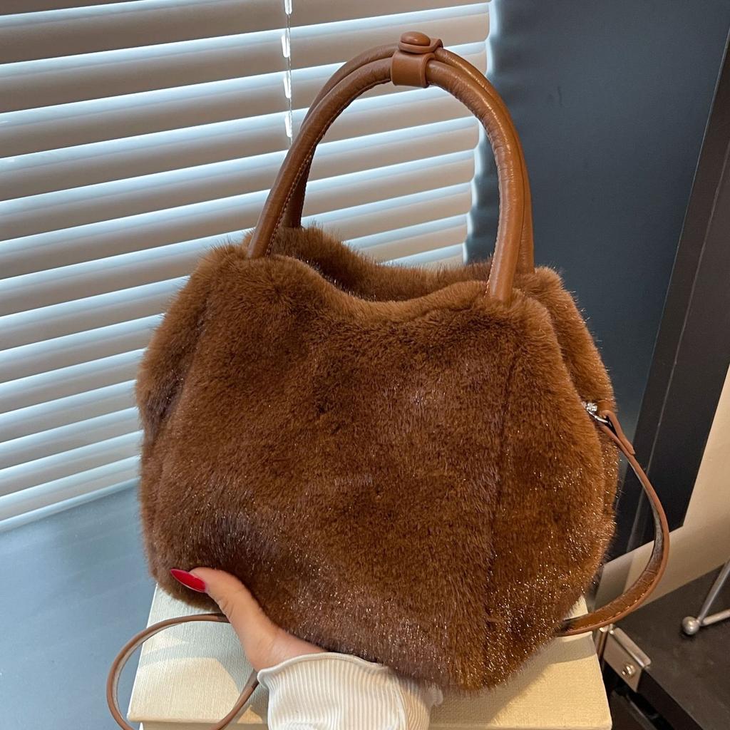 Cute Furry Handbag Bag Women's 2025 New Autumn and Winter Foreign Style Niche Plush Bucket Bag Shoulder Messenger Bag