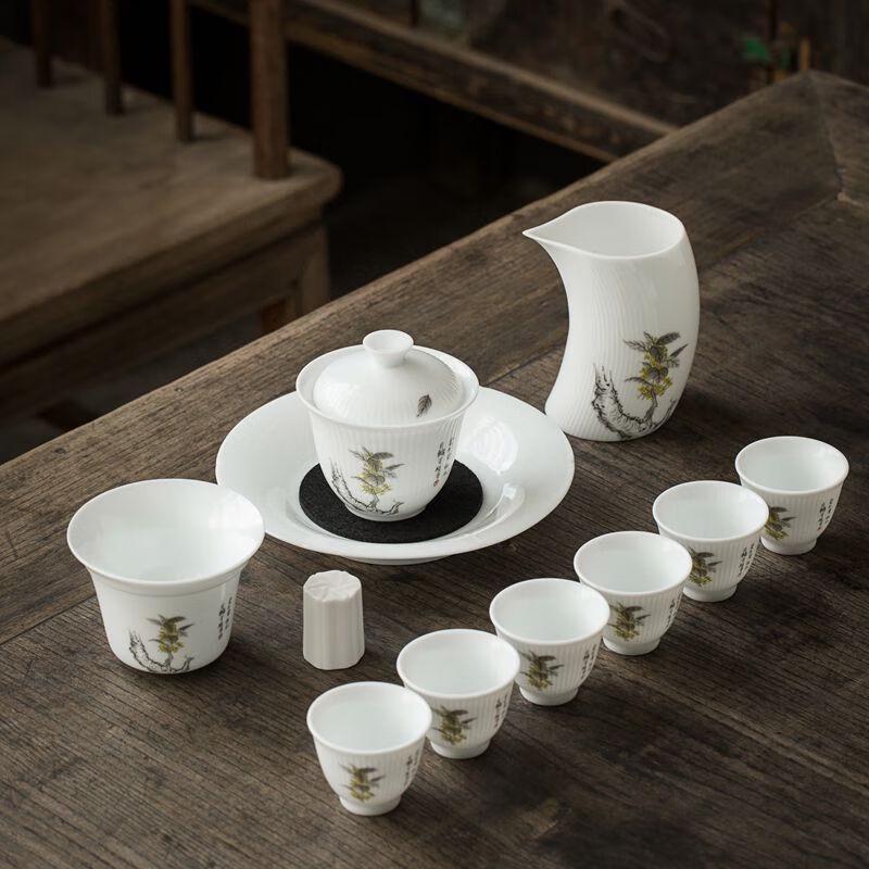 

Mui 12-Piece Sweet White Ceramic Tea Set