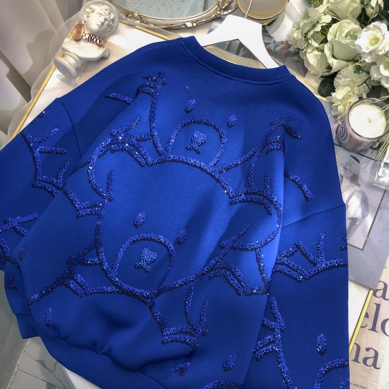 Ekstra stor streetstyle-genser for store kvinner med hete diamantdetaljer - vår og høst