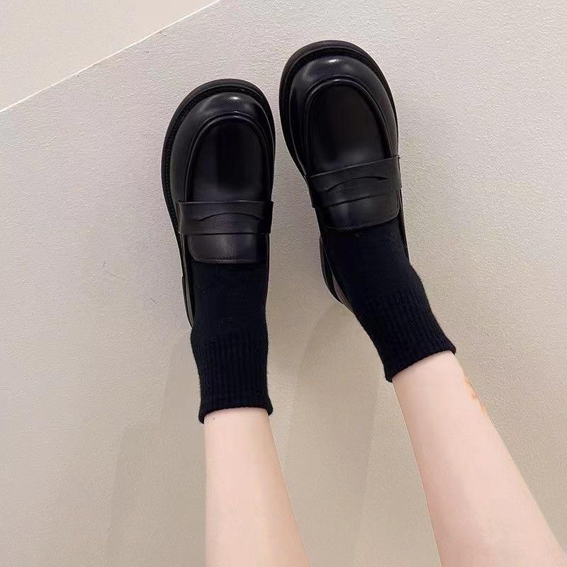 Small Leather Shoes Women's British Style Women's Shoes Spring 2025 New Black Giant Comfortable Flat Single Shoes Soft Leather Loafers
