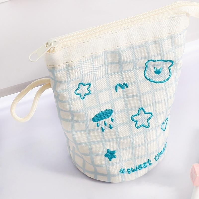 

1pc Cute Plaid Color-Blocking Vertical Flip Pencil Case - Portable Dopamine Stationery Pouch with Vibrant Contrast Design