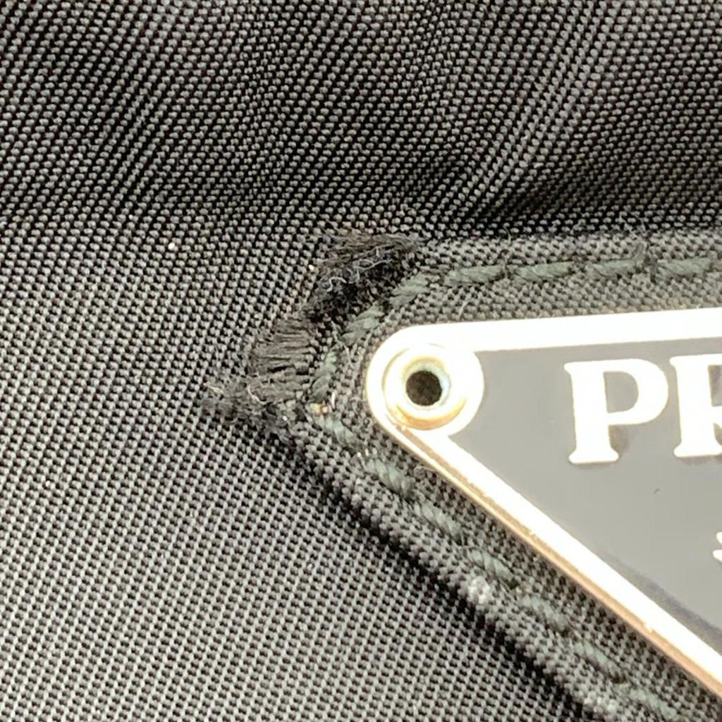 Prada Pocono Schultertasche Kameratasche Crossbody Tessuto Nylon Leder Schwarzer Schultergurt Crossbody Dreieckiges Logo-Schild Weißes Etikett