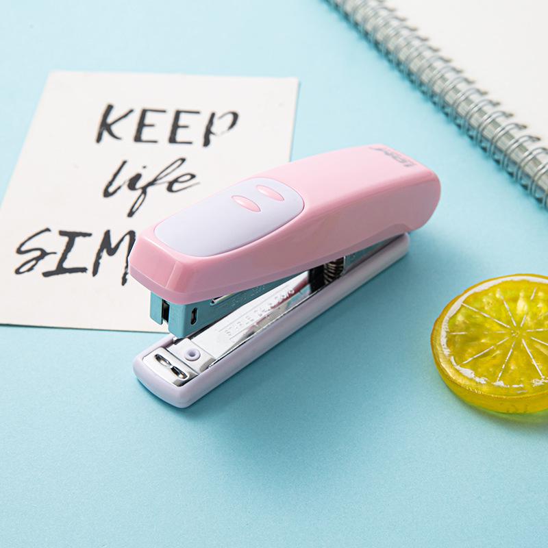 Capsator colorat Creative Macaron: Portabil, de dimensiuni medii și care economisește forța de muncă pentru uz la birou