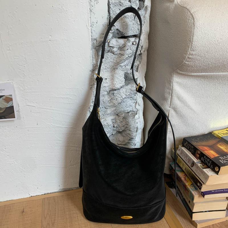 Simple retro matte bag women's 2025 new commuter versatile messenger bag slack shoulder tote bucket bag