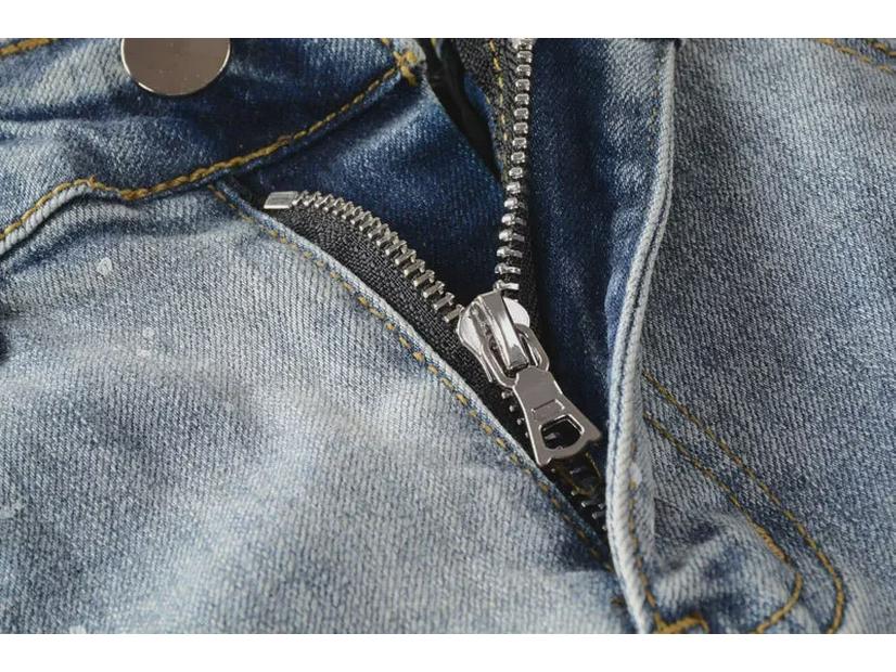 Pánské světle modré roztrhané skinny džíny s diamantovými nášivkami