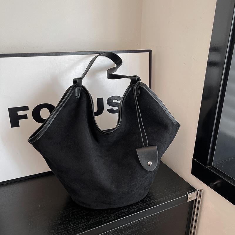 

Lazy wind large-capacity bag new high-end retro commuter tote bag women s shoulder armpit bag чёрный