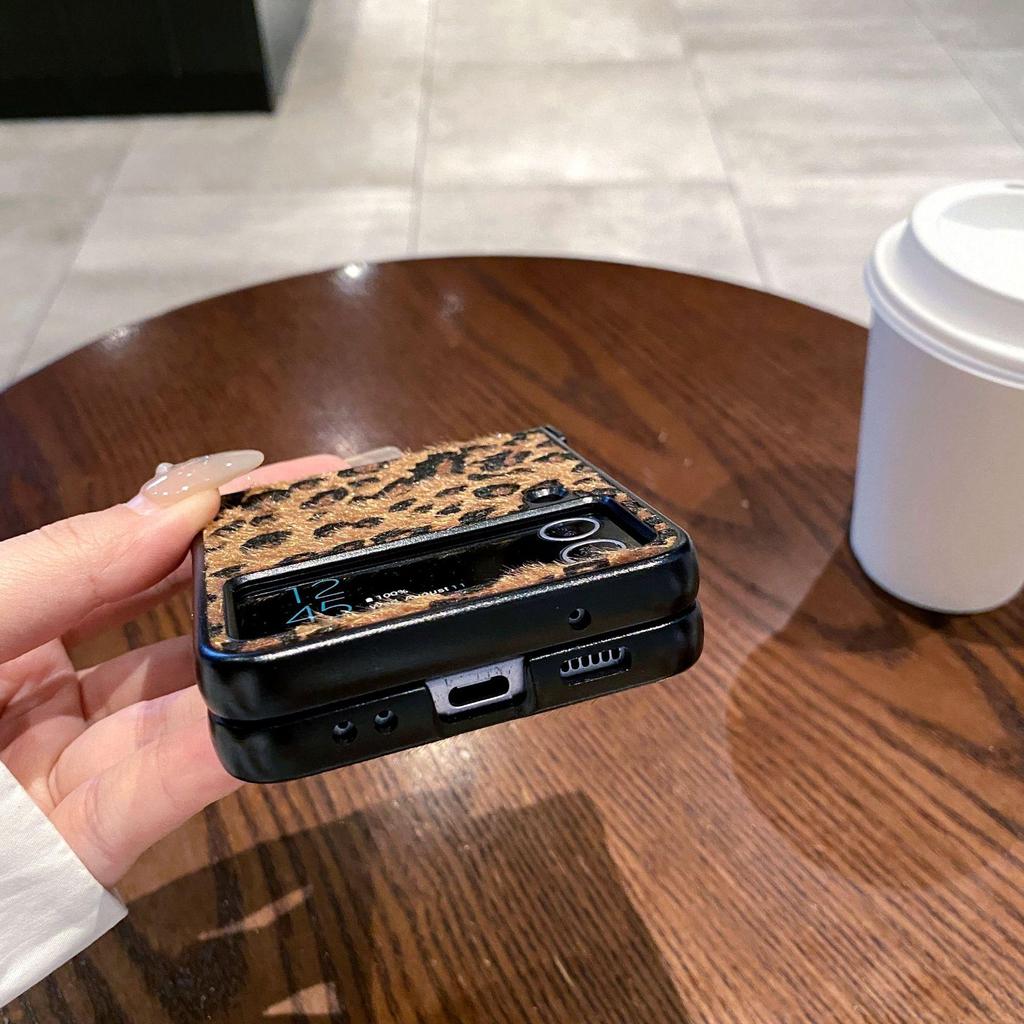 Samsung Z Flip7 Vollschutz Leopardenmuster Handyhülle mit Ringhalter
