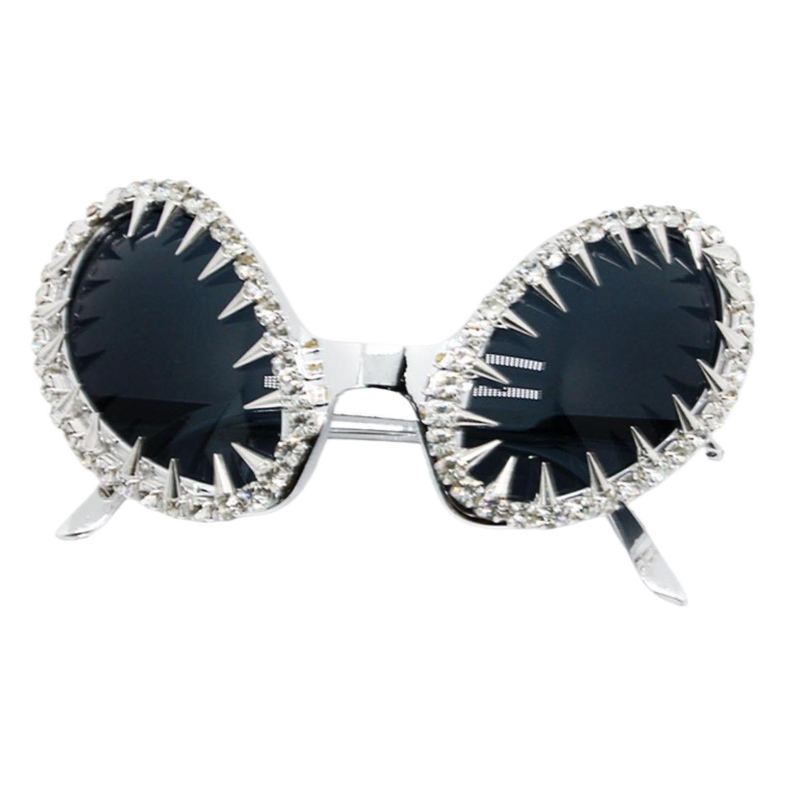 

Модные солнцезащитные очки с оправой, украшенной заклепками, очки формы инопланетный глаз для модных личностей, подходящие ко всему, панк-очки серый