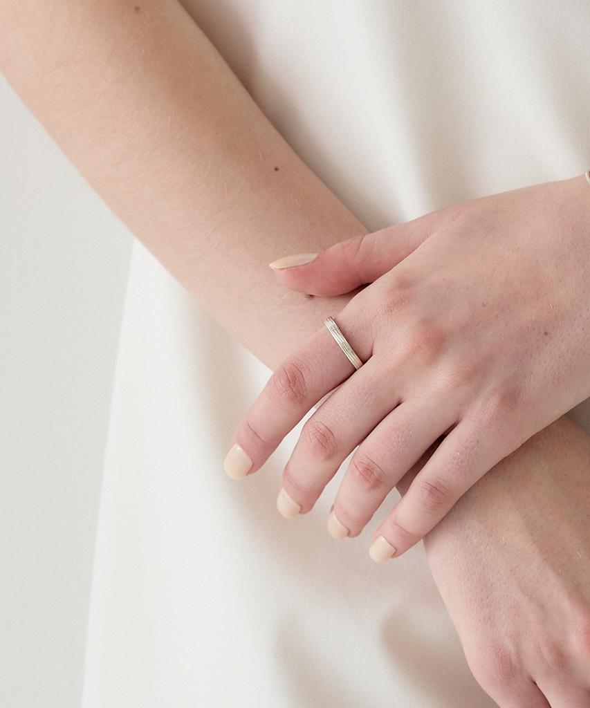 Aphrose Trace Line Ring