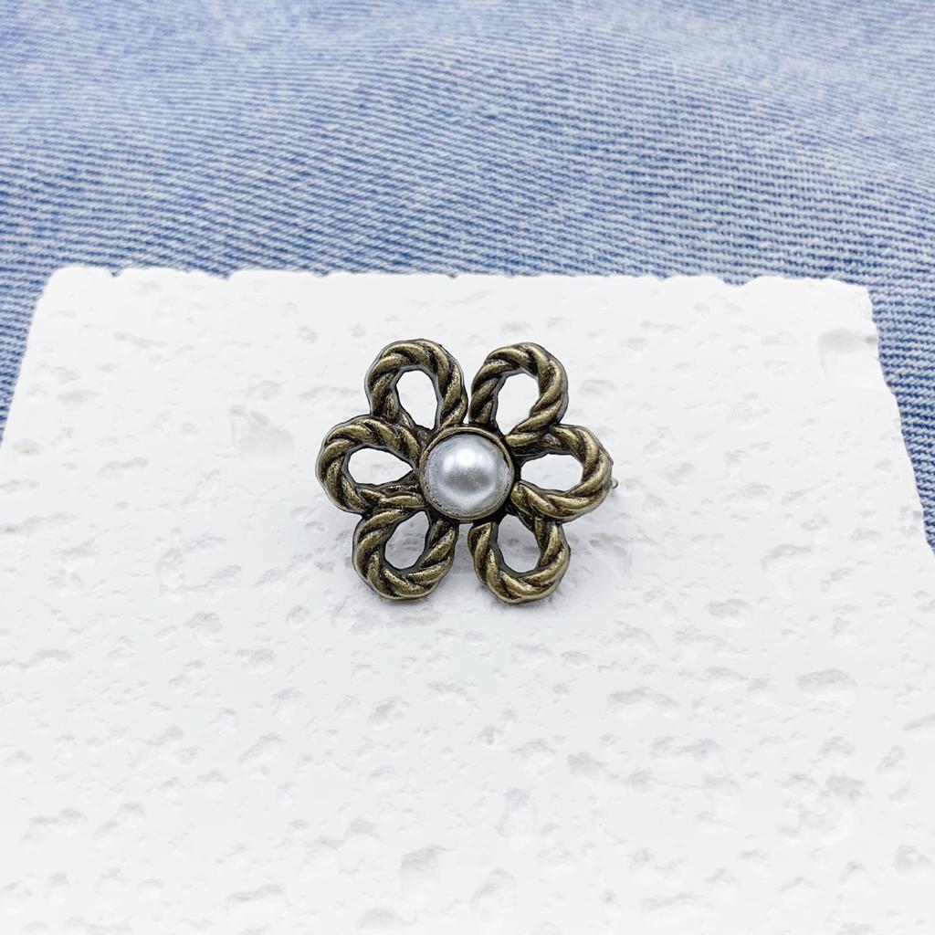 The Flower Waist-cinching Button Is Detachable No Need for Drilling or SewingIt Can ReduceThe Waist Size It Is A Flat-bottomed Waist-cinching Wonder