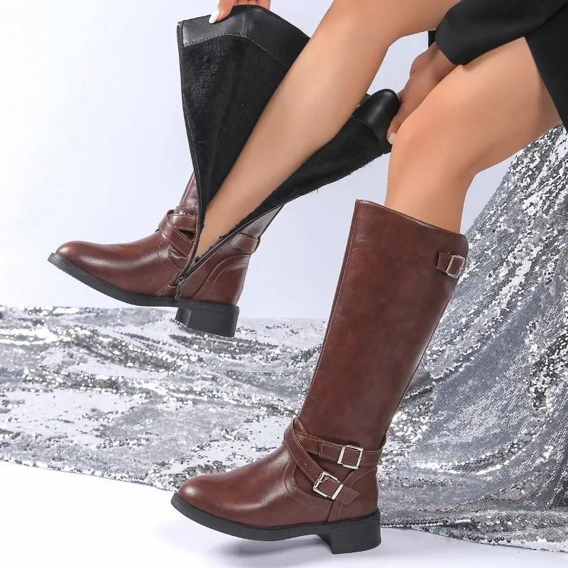 Damenschuhe Seitlicher Reißverschluss Damenstiefel Mode Gürtelschnalle Moderne Stiefel Damen Neue runde Zehenpartie Quadratischer Absatz Kniehohe Stiefel