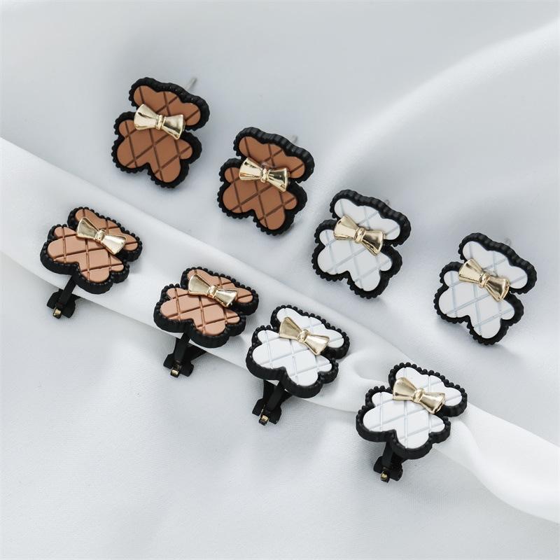 Retro Color Cute Bear No Pierced Earrings Simple Girly Bowknot Net Red Bear Ear Clip Female Accessories KTJ