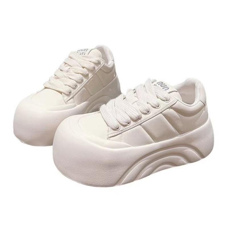 Rundkopf Superfeuer Dicksohle Muffin Kleine weiße Schuhe Damen 2025 Frühling Neu Erhöhte Brotschuhe Lässige Vielseitige Board-Schuhe