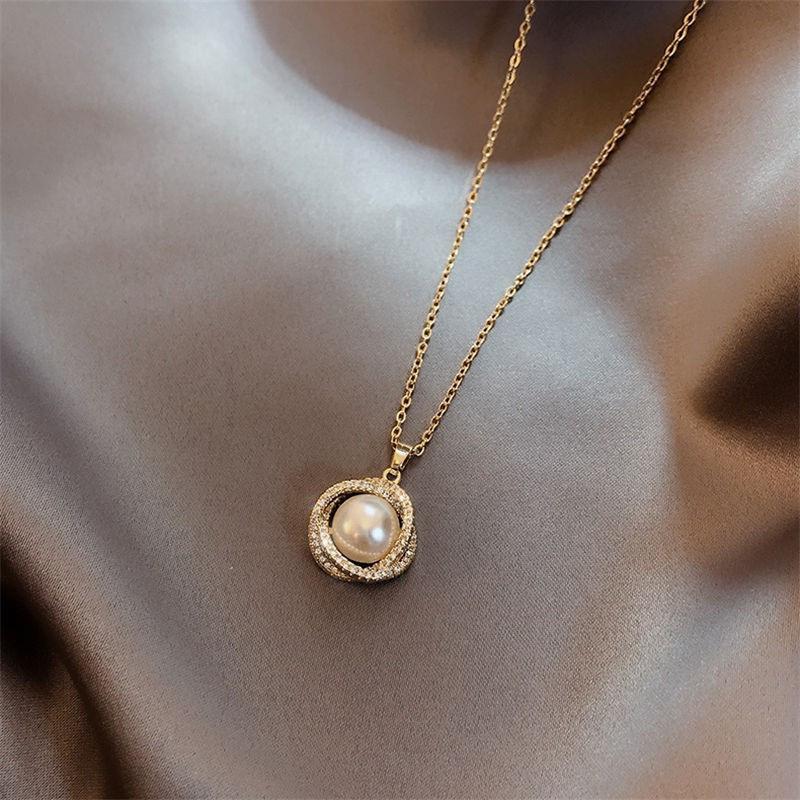 

Elegant French High-End Pearl Pendant Necklace for Women