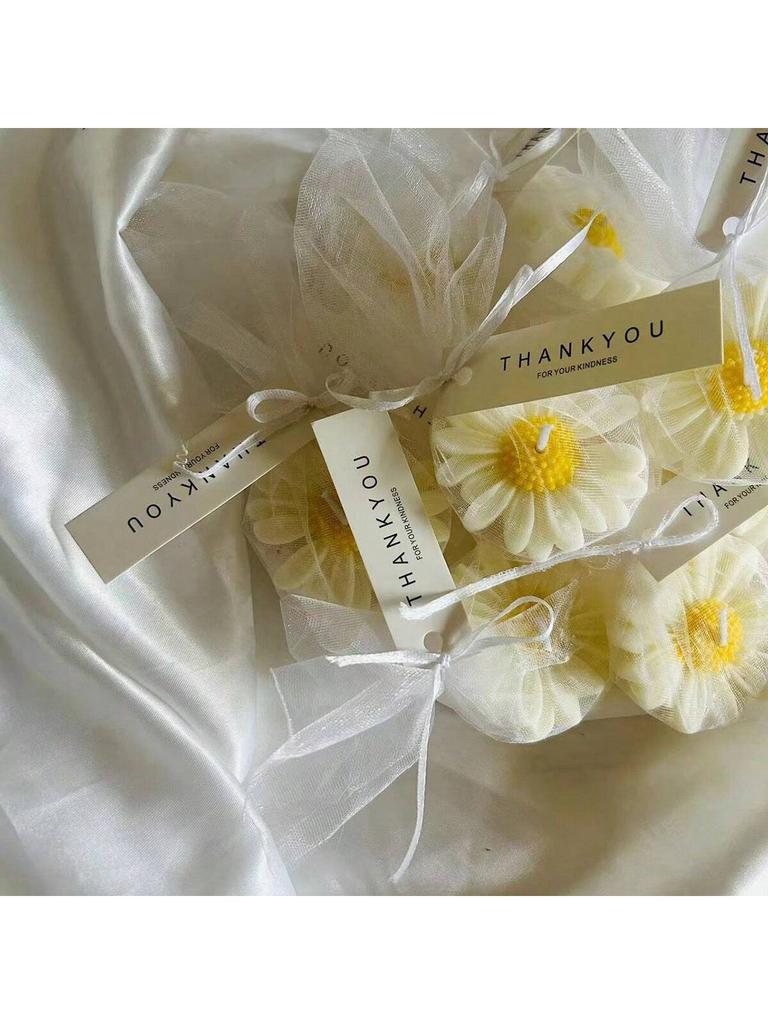 Daisy Shaped Candles Set - Wedding Favors Gift Basket, Bridal Shower Decor, Scented Soy Wax for Home Fragrance, Minimalist