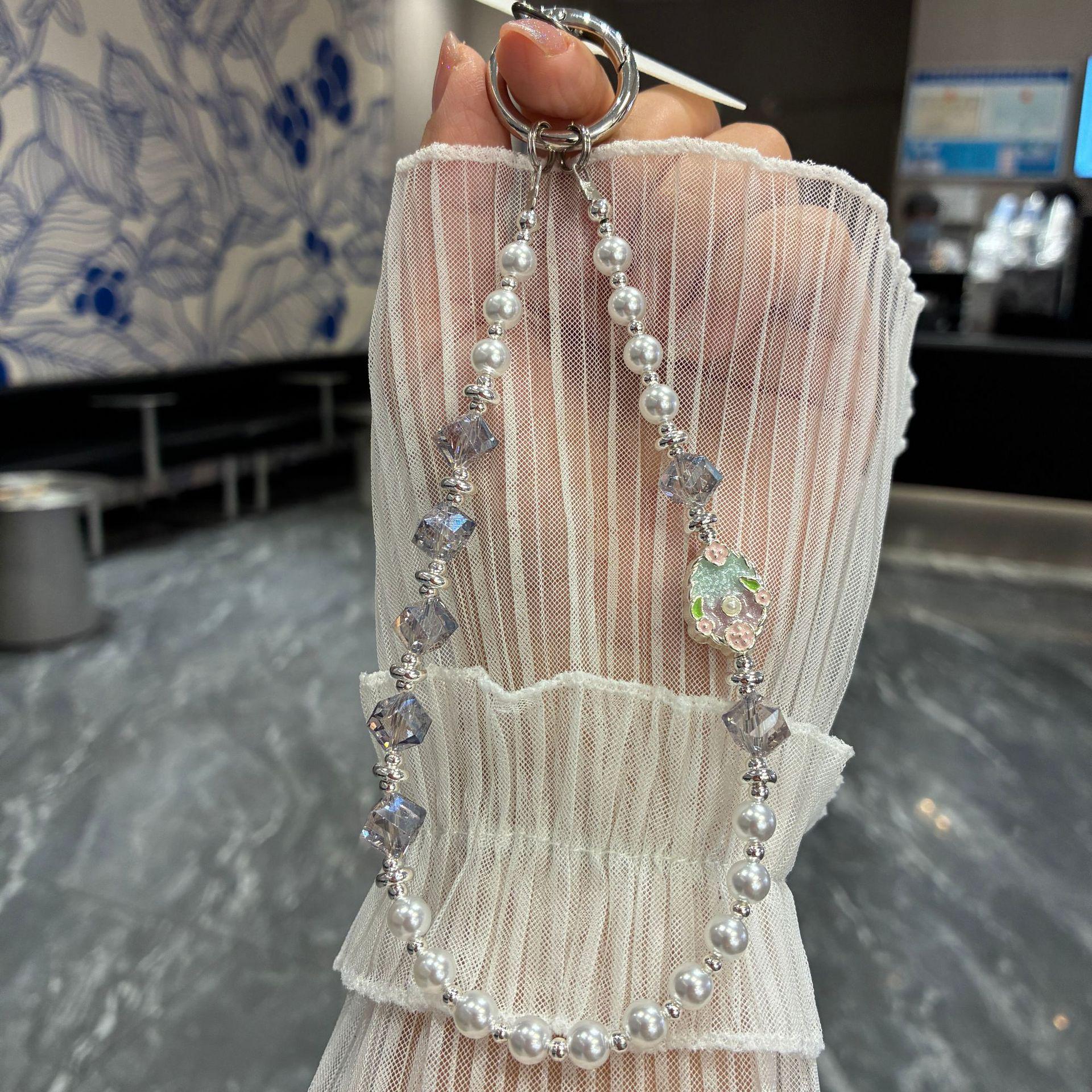 Сделанный вручную ремешок для мобильного телефона из жемчуга и кристаллов