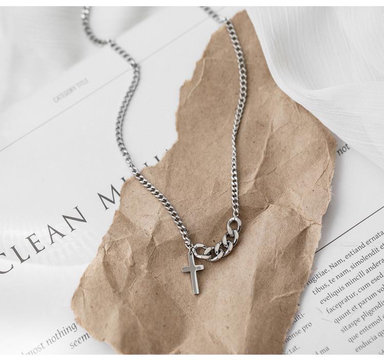 Stylish Women's Hip Hop Choker Necklace - Trendy Clavicle Chain with Cross Design