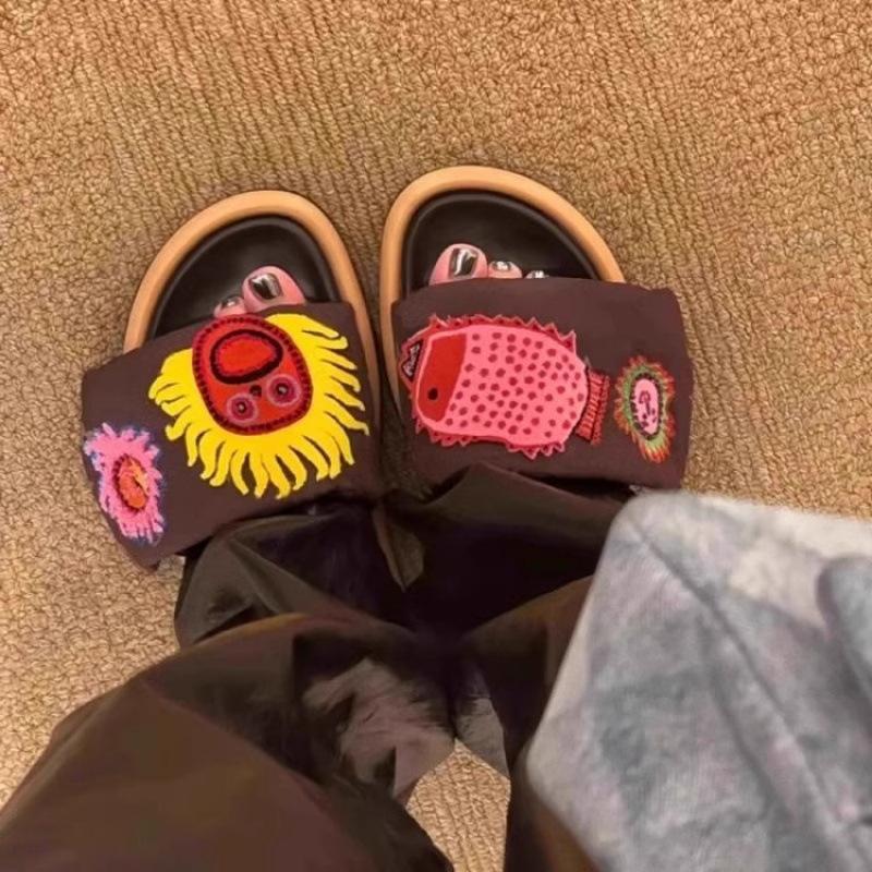 

Thick-soled chubby sofa sandals grass Yayoi summer new dad embroidered slippers versatile outer wear beach shoes female trend 40 темно-коричневого