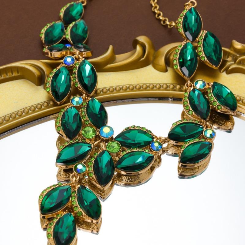 Meier Leaf-shaped necklace with green rhinestone inlay, plated for a subtle luxury, elegant, and vintage look - choker style